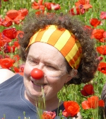Photo Cracotte dans un champ de nez rouge